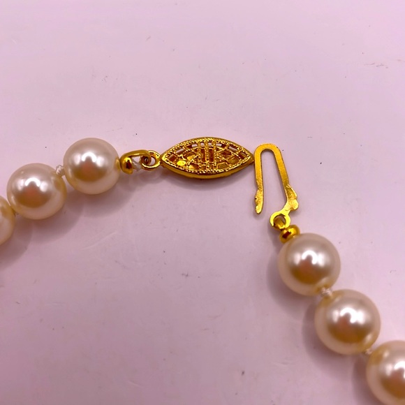 Vintage Gold Tone Faux Pearl Statement Bracelet - Picture 2 of 2